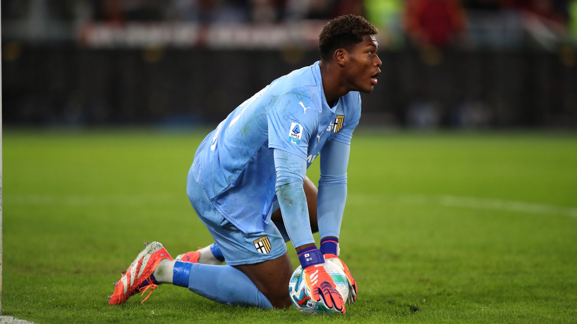 負傷の日本代表GK鈴木彩艶、手術なら3か月の離脱か | Goal.com 日本